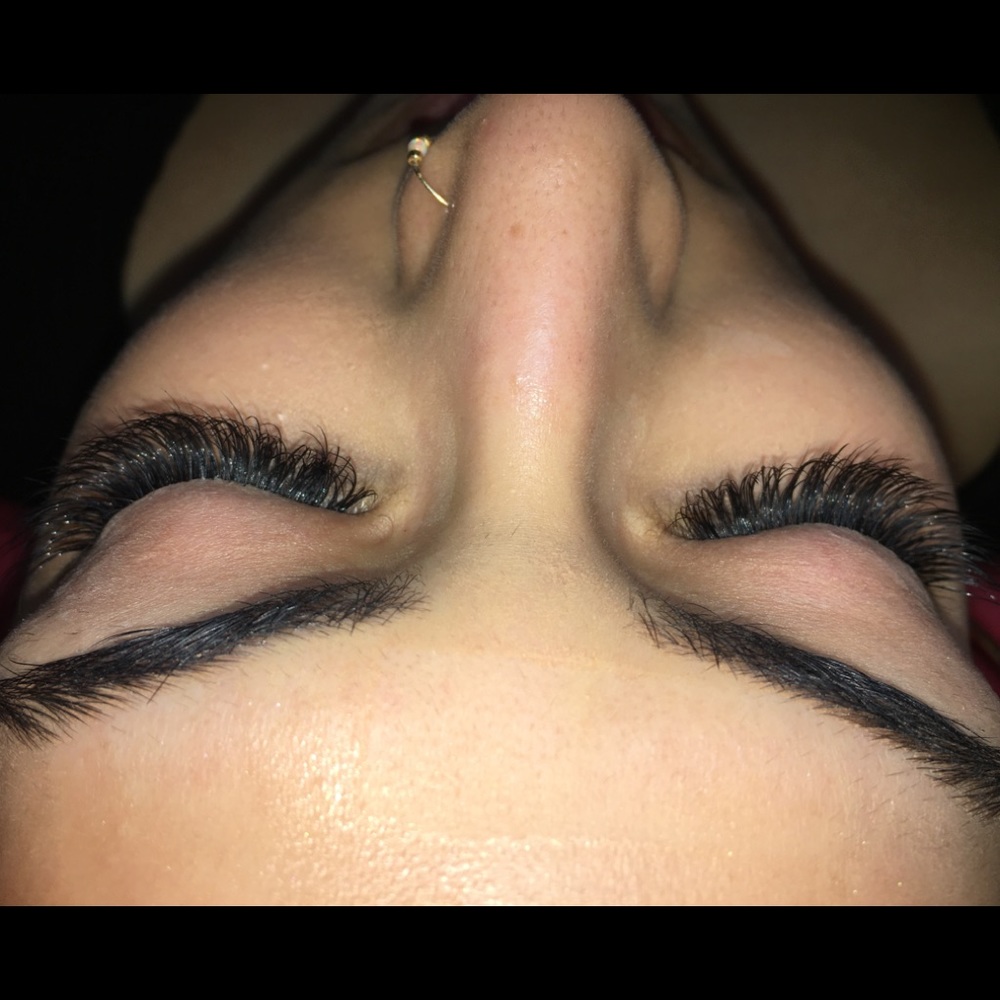 Eyelash Extensions Full Set - Picture 6 of 10